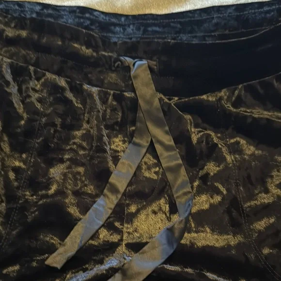Torrid Black velvet Pajama Shorts Intimates Sleepwear - Picture 2 of 4
